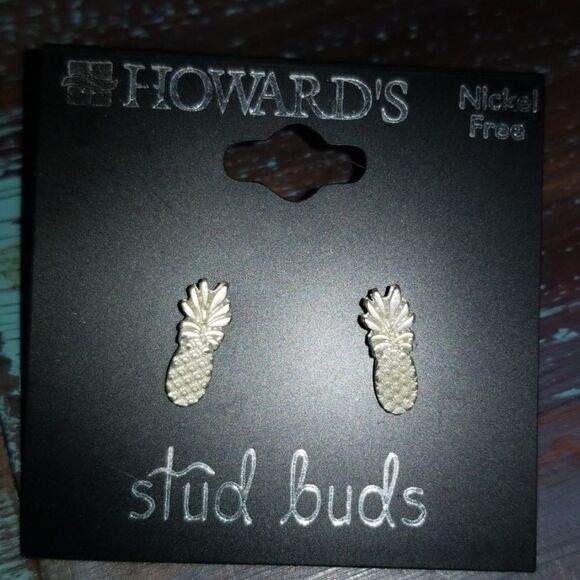 5 for $25 Pineapple Studs - Picture 1 of 2